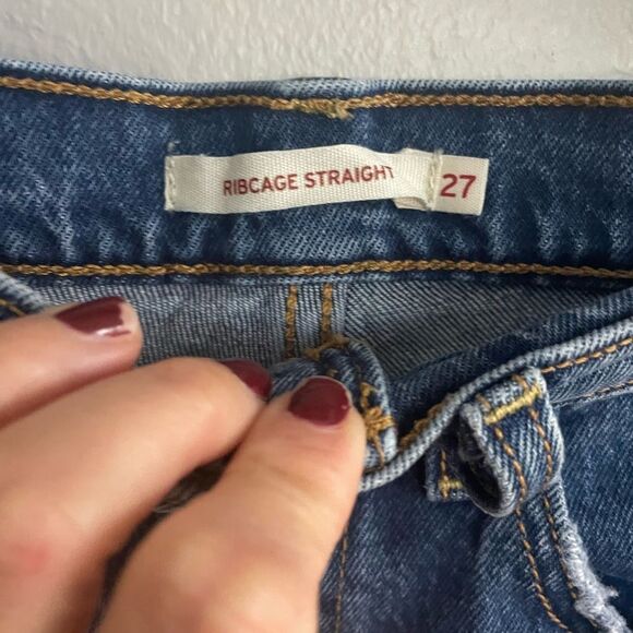 Levi’s Ribcage High Rise Denim Cut Off Shorts Size 27 - Picture 5 of 8